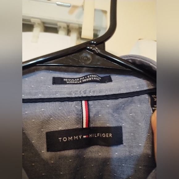 Tommy Hilfiger Men's Blue Button-Up XL 17 17.5 34-35 Shirt Adj Cuff Front Pocket - Picture 2 of 6